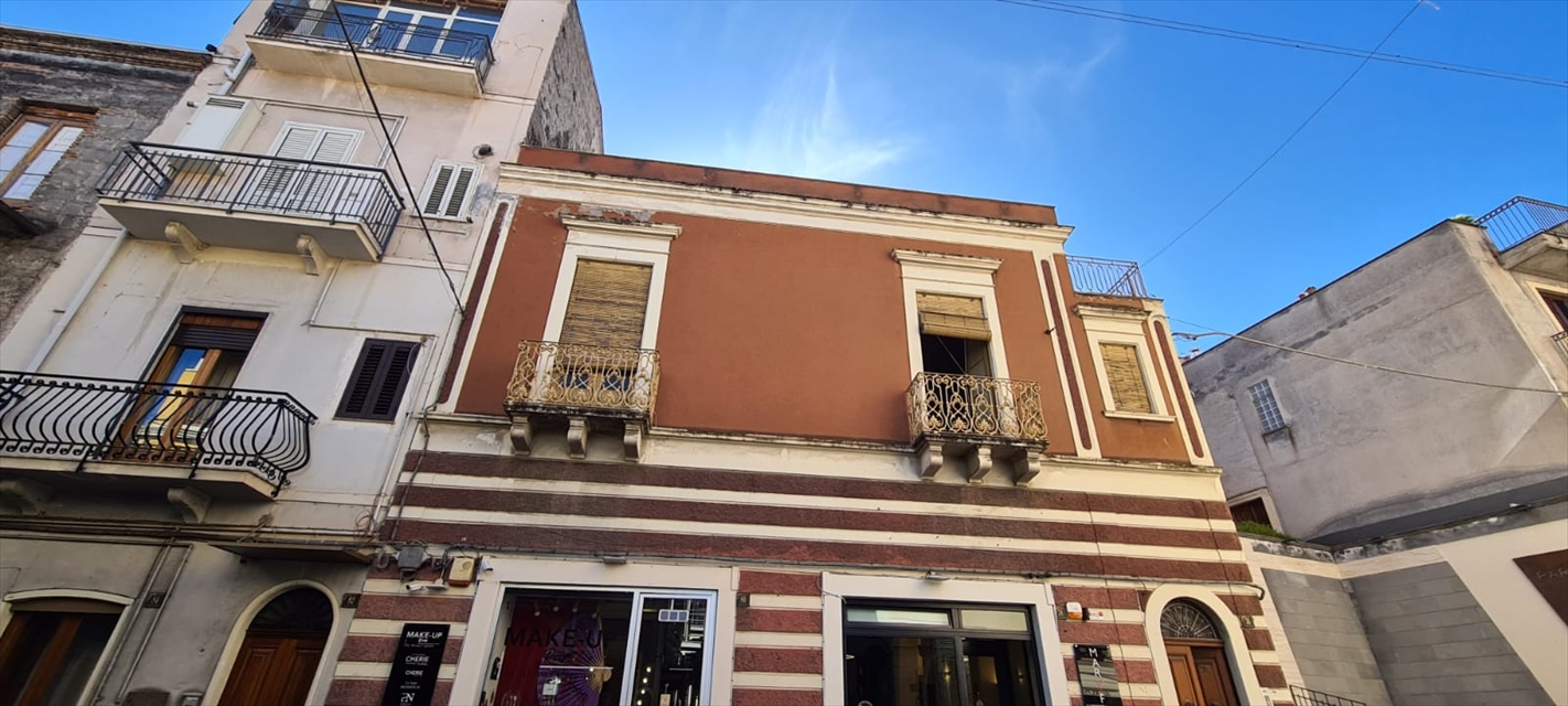 Stabile/Palazzo con giardino, Bronte centro storico