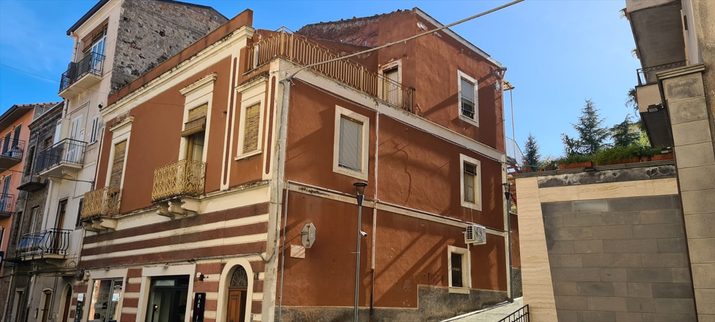 Stabile/Palazzo con giardino, Bronte centro storico