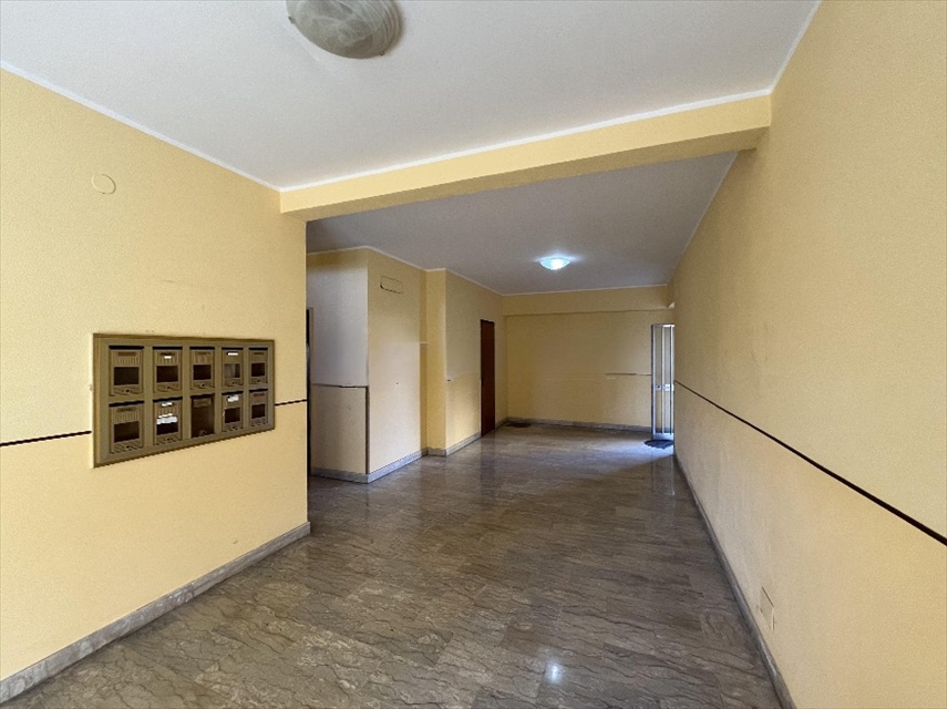 Appartamento con box in via sofio ferrero, Siracusa