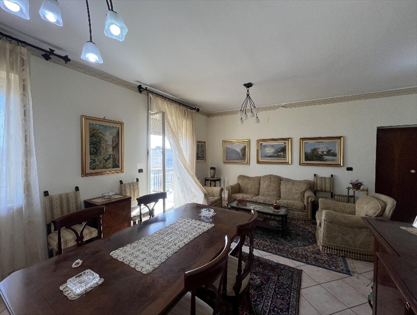 Appartamento con box in via sofio ferrero, Siracusa