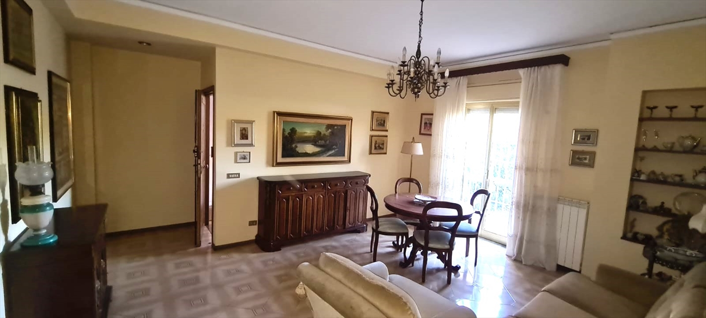 Trilocale con giardino in via mario rapisardi, Aci Castello