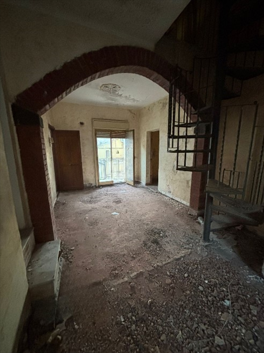 Quadrilocale da ristrutturare in via della palma 24, Catania