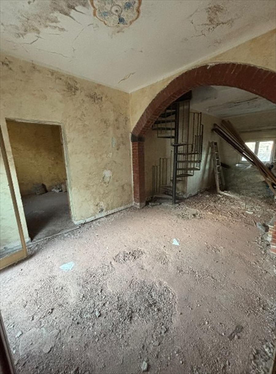 Quadrilocale da ristrutturare in via della palma 24, Catania