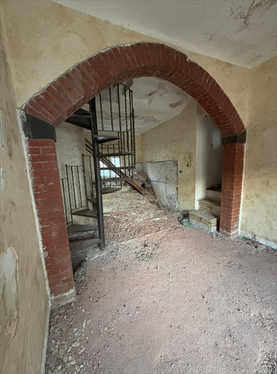 Quadrilocale da ristrutturare in via della palma 24, Catania