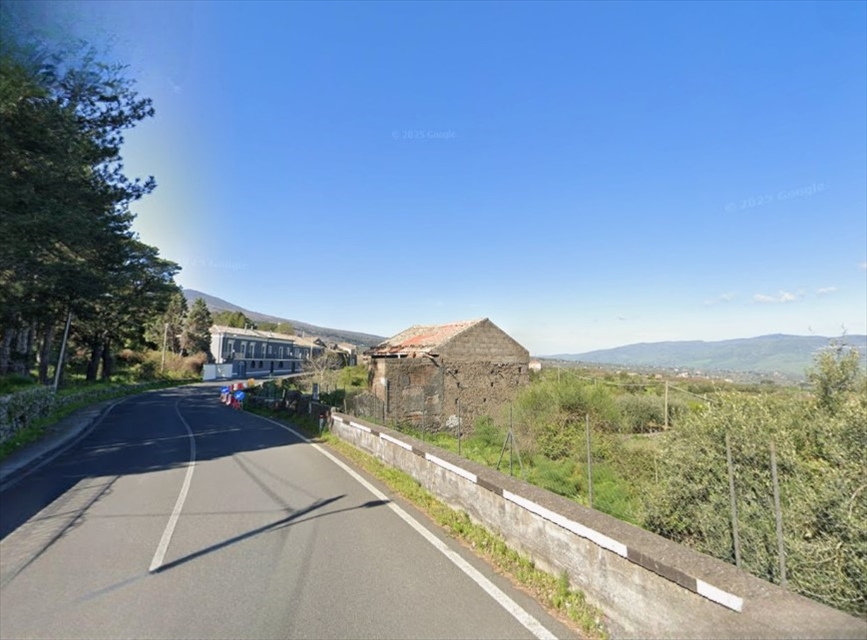 Terreno con giardino in passopisciaro, Castiglione di Sicilia
