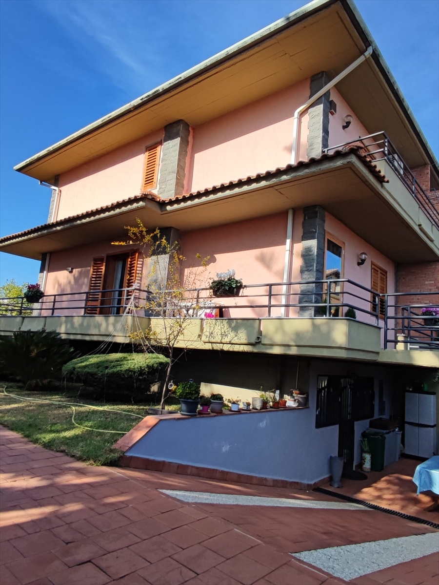 Villa con giardino in via volturno 7, Mascalucia