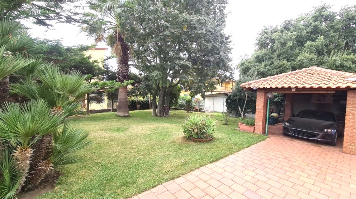 Villa con giardino in via volturno 7, Mascalucia