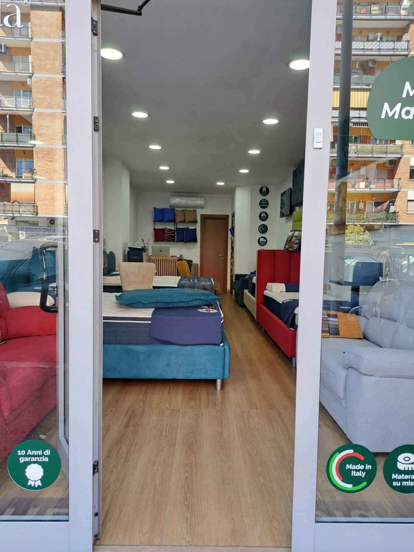 Locale commerciale in affitto a Roma, Don Bosco