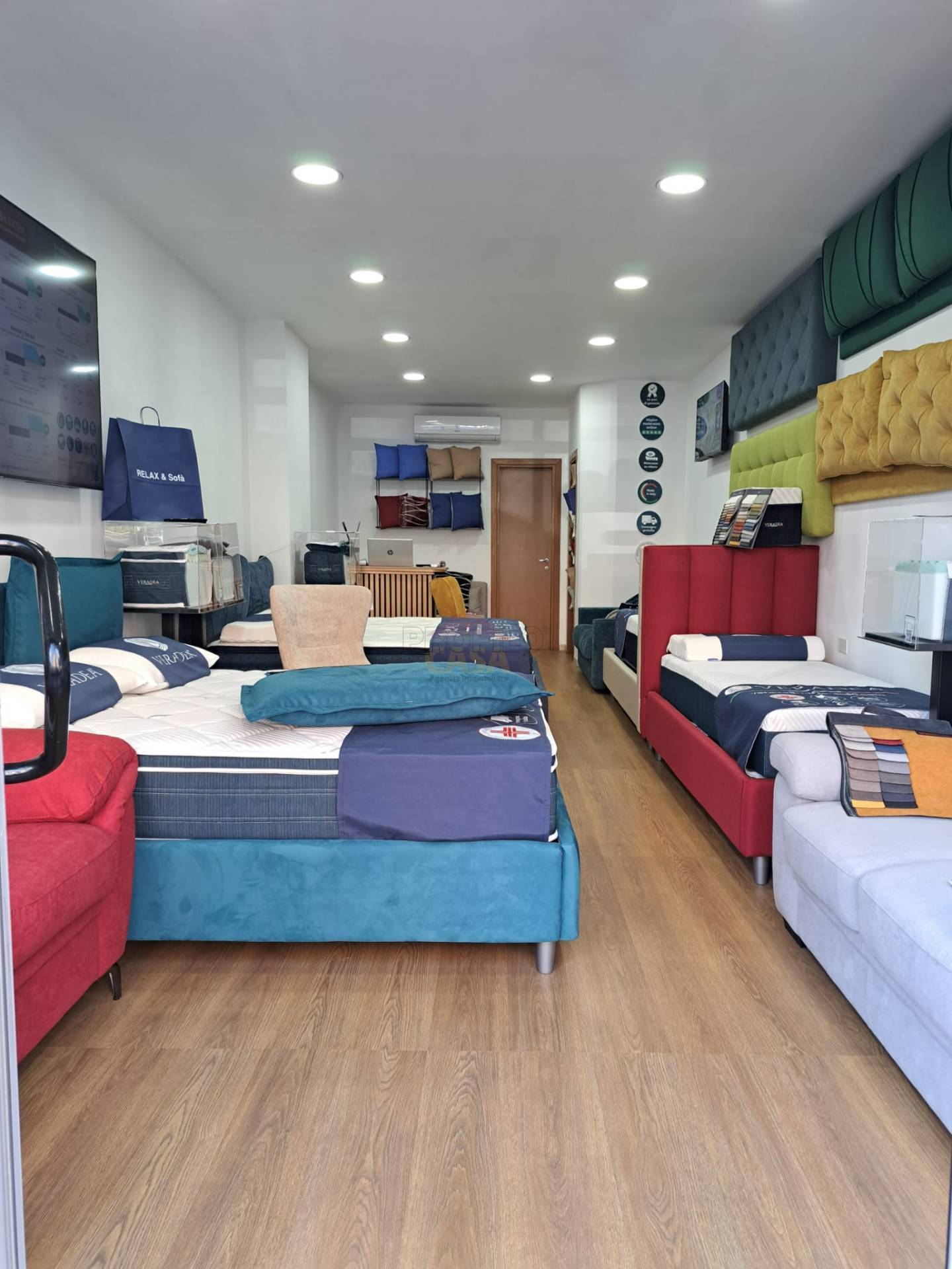 Locale commerciale in affitto a Roma, Don Bosco