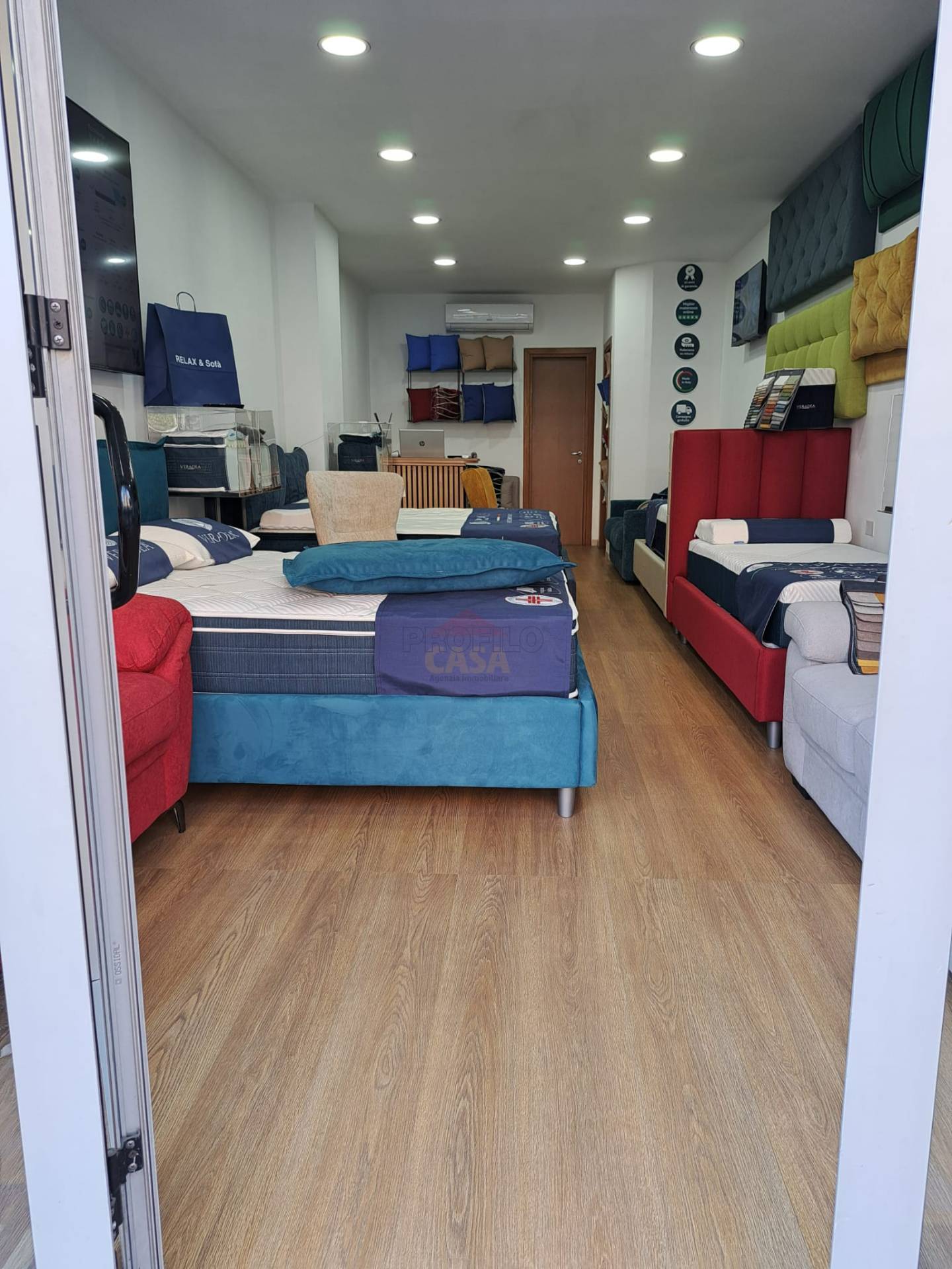 Locale commerciale in affitto a Roma, Don Bosco