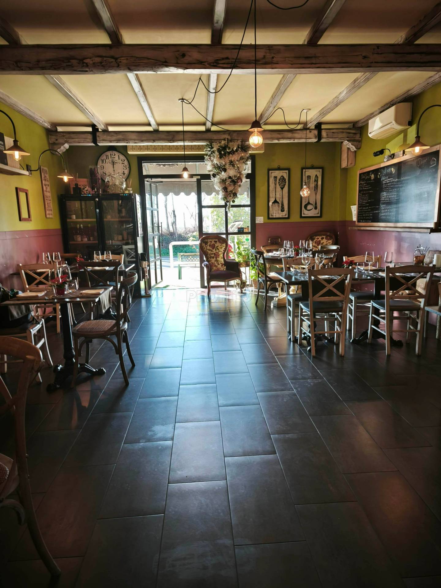 Attivit commerciale in vendita a Roma, Valle Santa