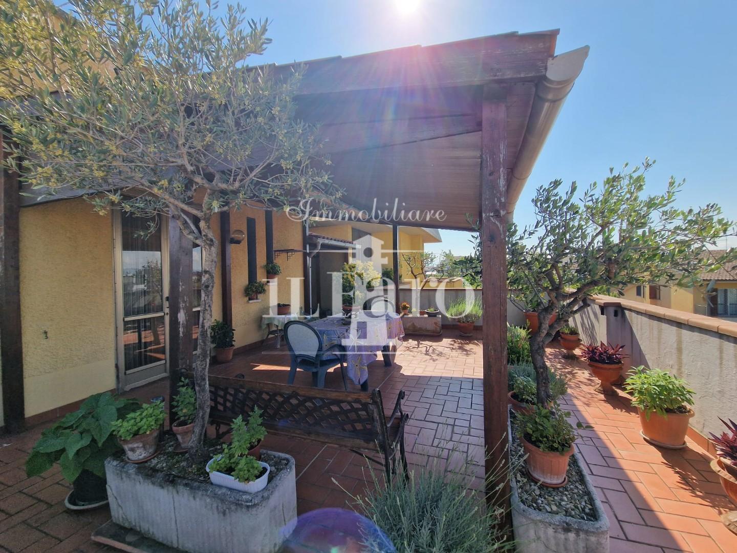 Attico con giardino a Campi Bisenzio