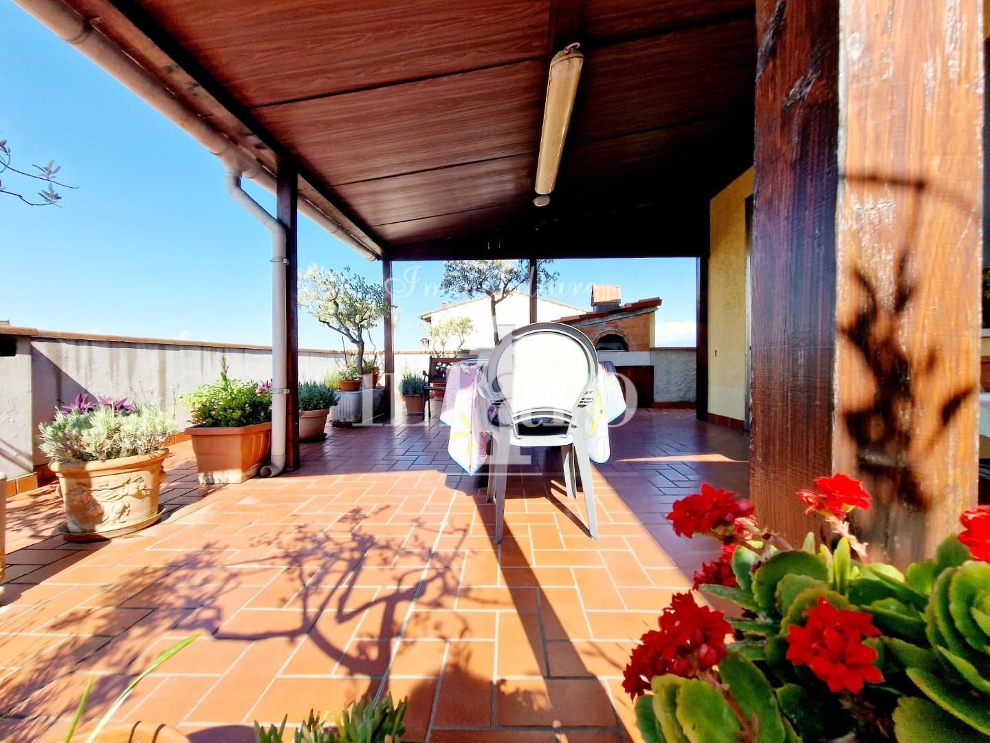 Attico con giardino a Campi Bisenzio