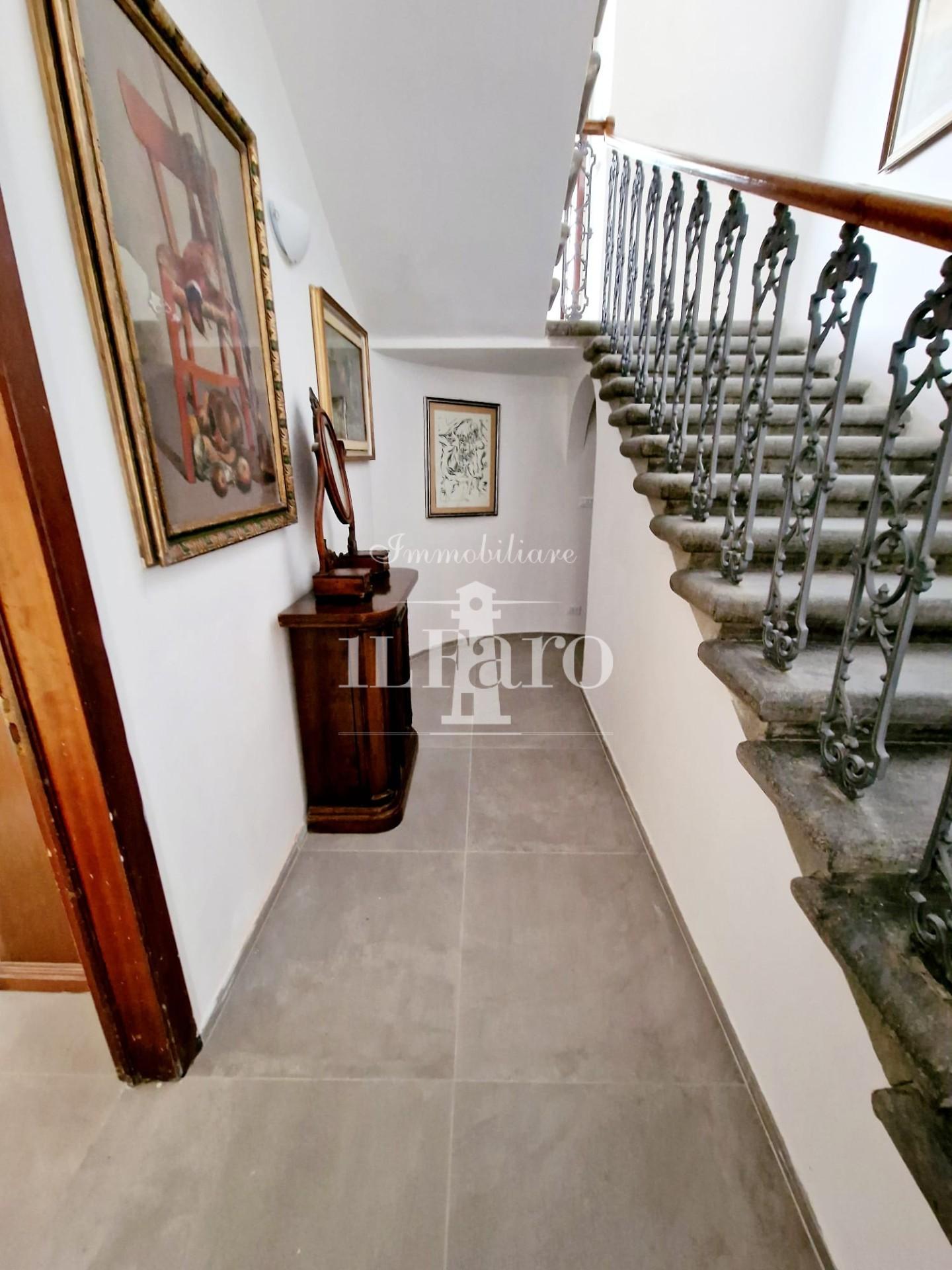 Casa indipendente con terrazzo a Signa