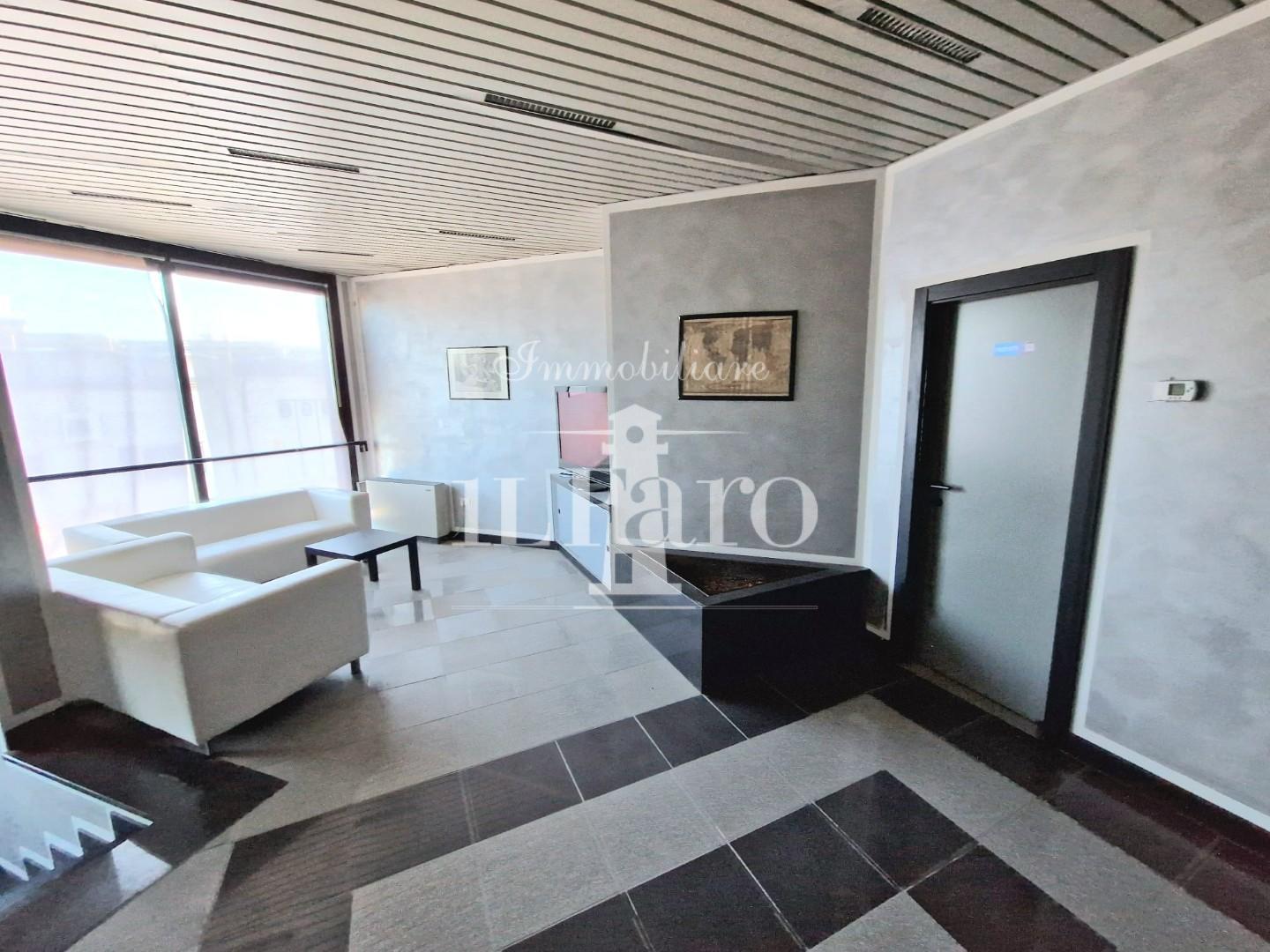 Capannone in vendita a Signa