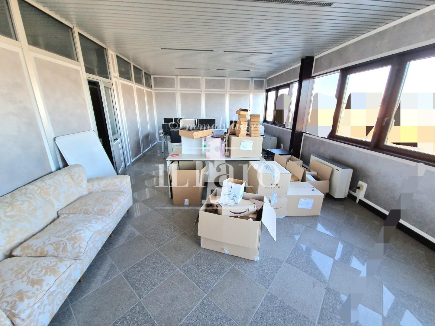 Capannone in vendita a Signa