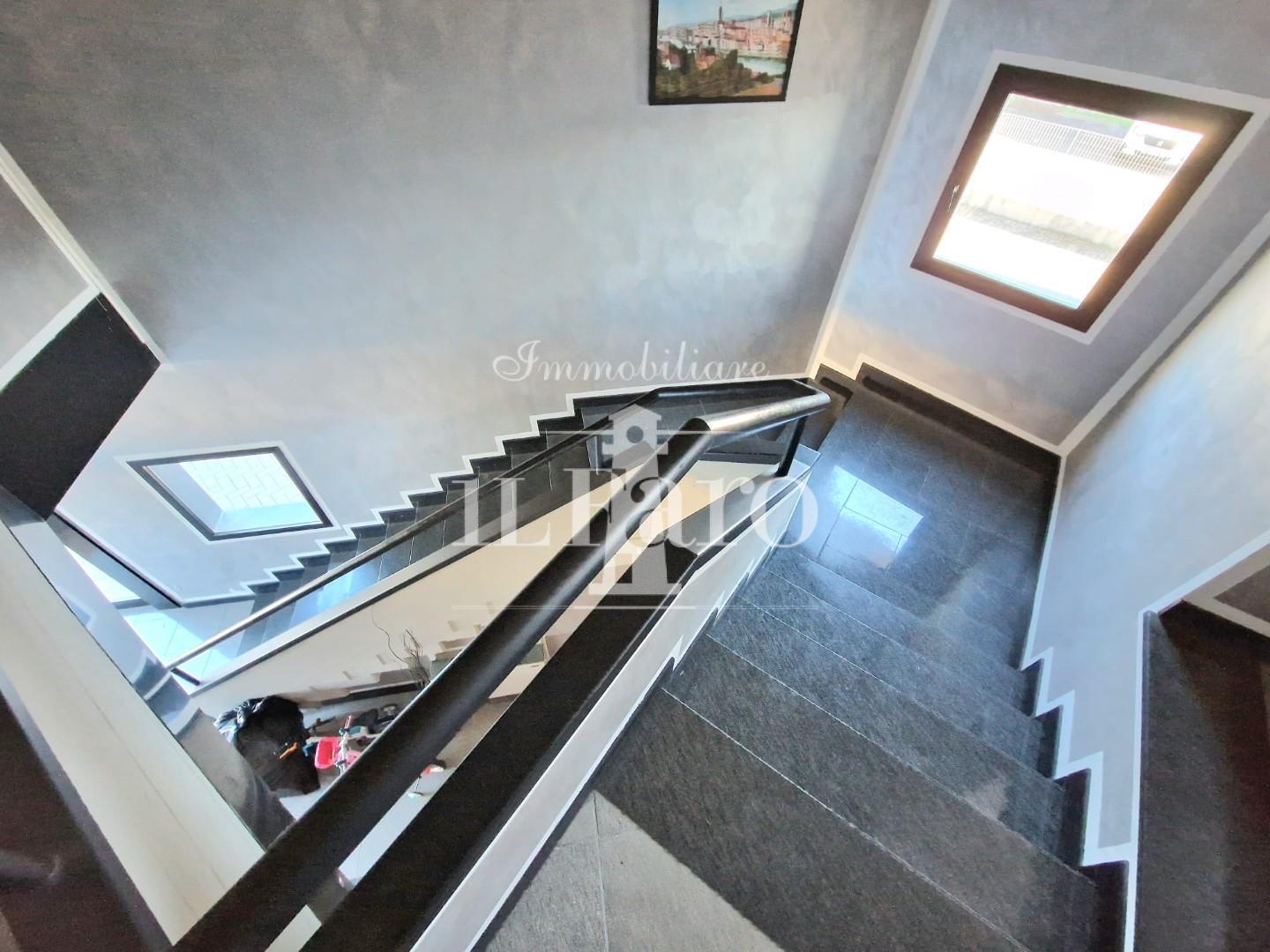 Capannone in vendita a Signa