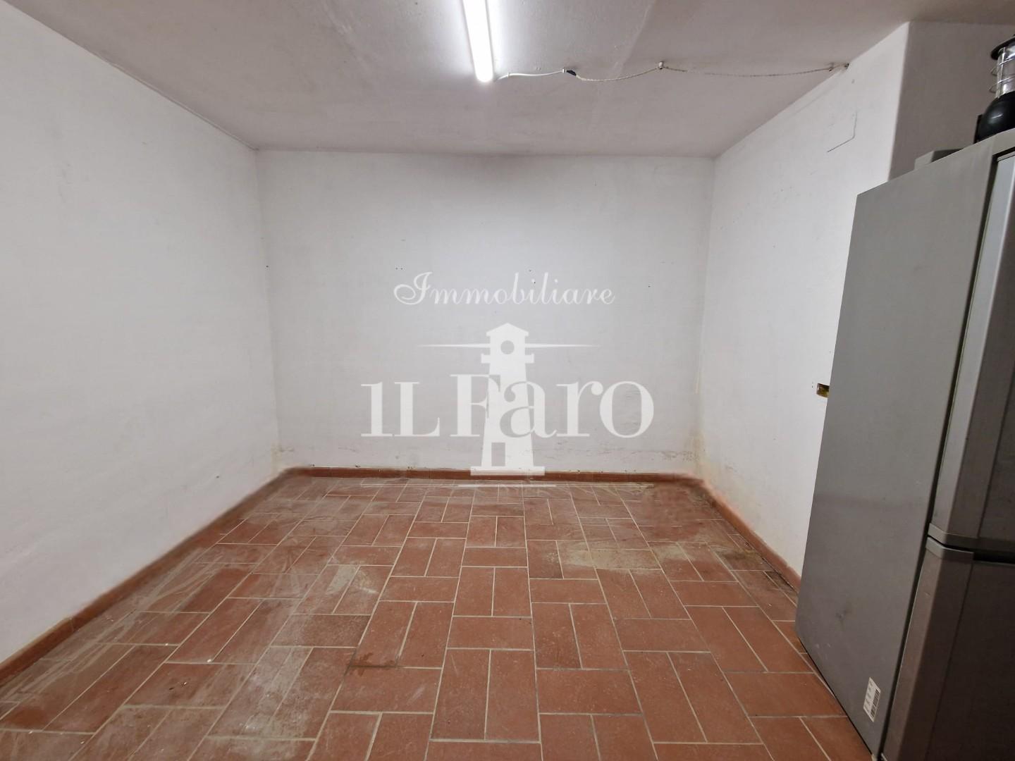 Box/Garage 34mq in affitto a Campi Bisenzio