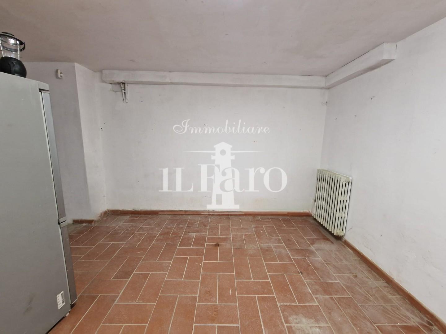 Box/Garage 34mq in affitto a Campi Bisenzio