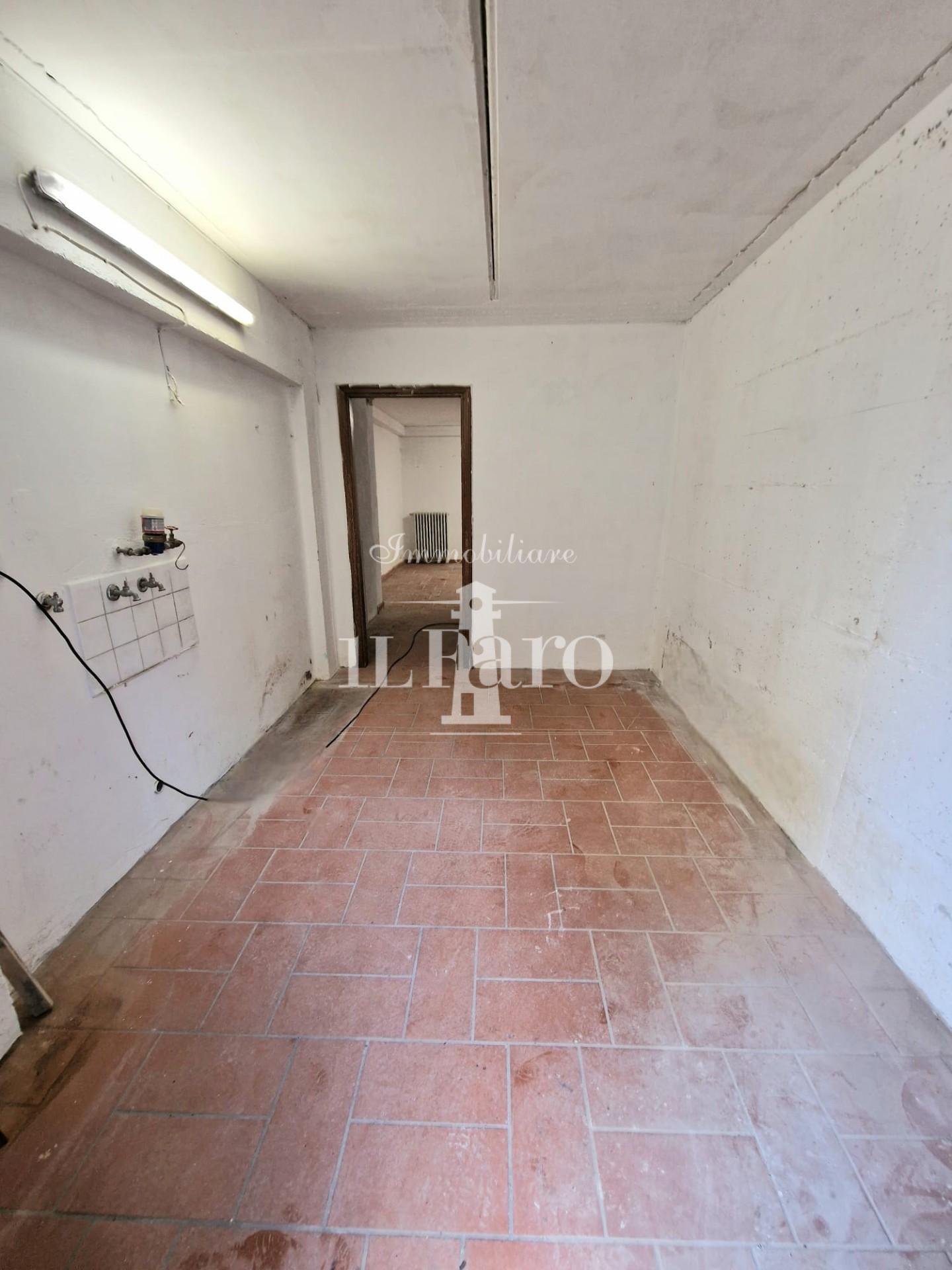 Box/Garage 34mq in affitto a Campi Bisenzio