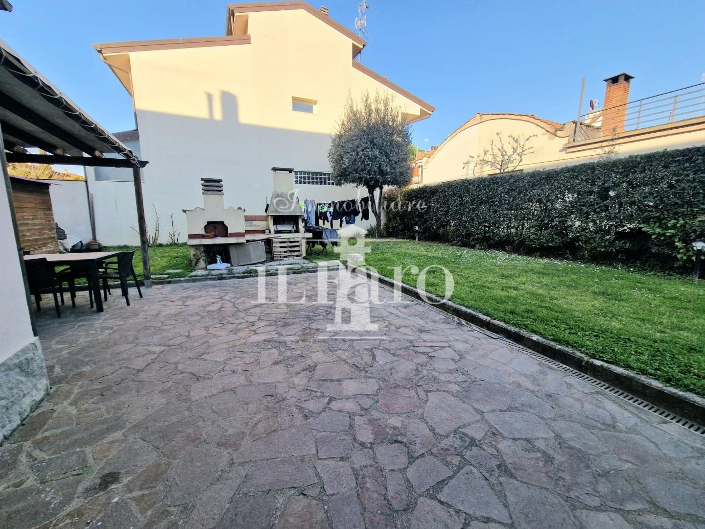 Trilocale con giardino a Campi Bisenzio