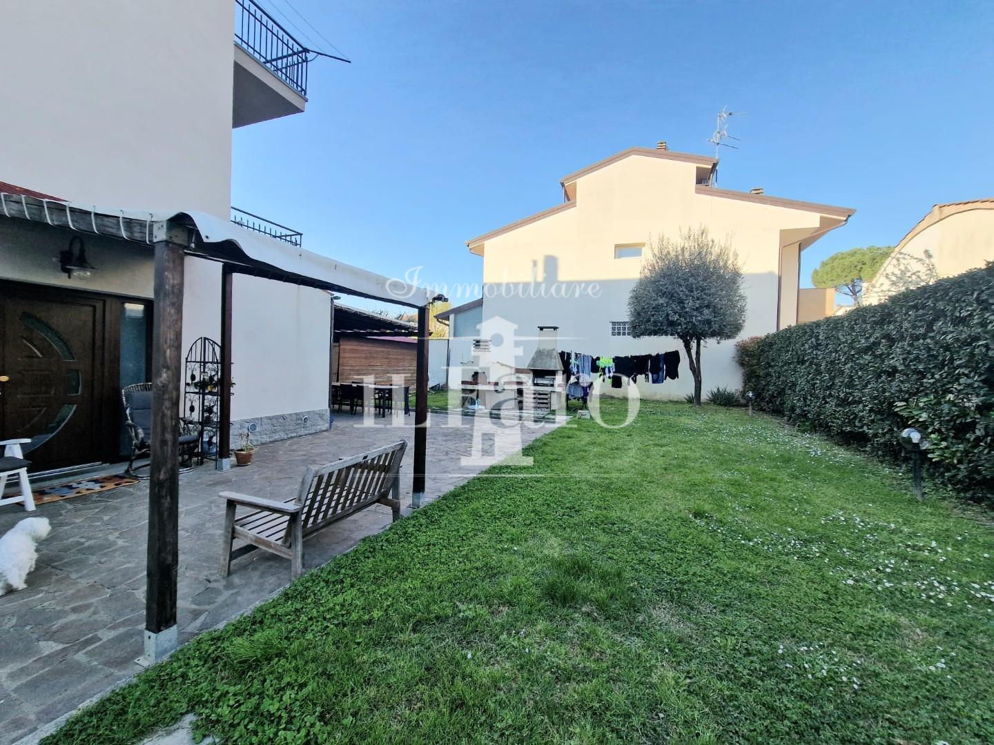 Trilocale con giardino a Campi Bisenzio