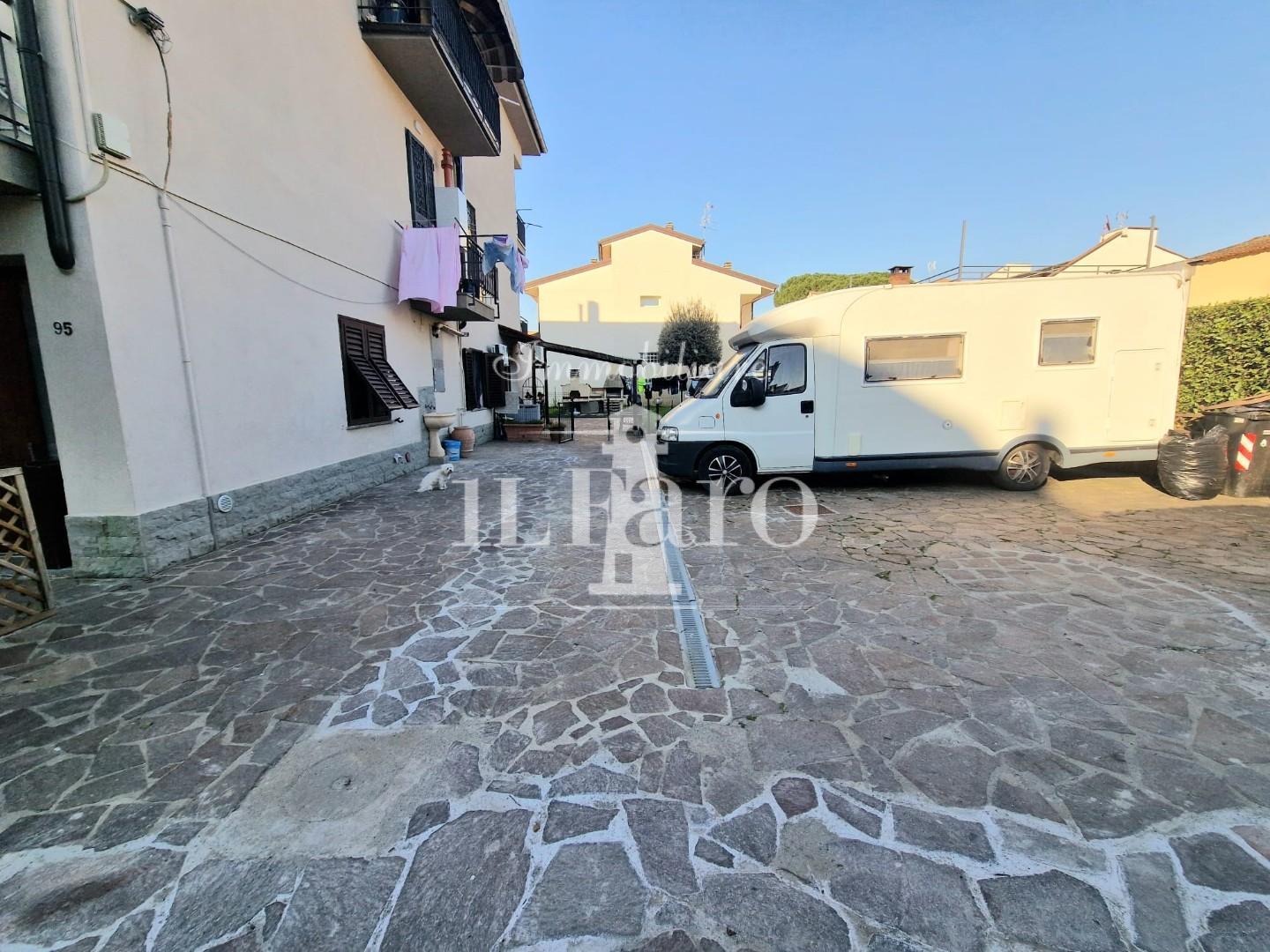 Trilocale con giardino a Campi Bisenzio