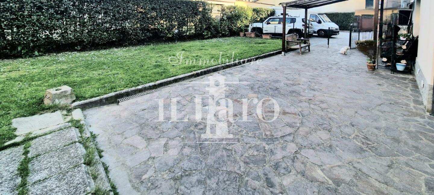 Trilocale con giardino a Campi Bisenzio