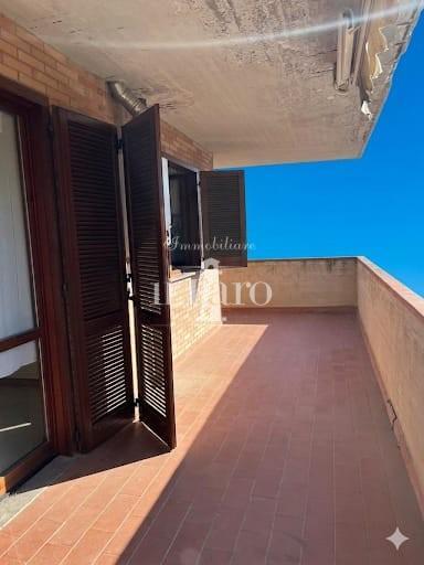 Bilocale con terrazzo a Signa