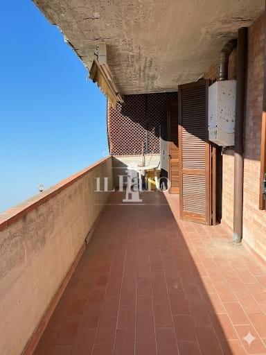 Bilocale con terrazzo a Signa