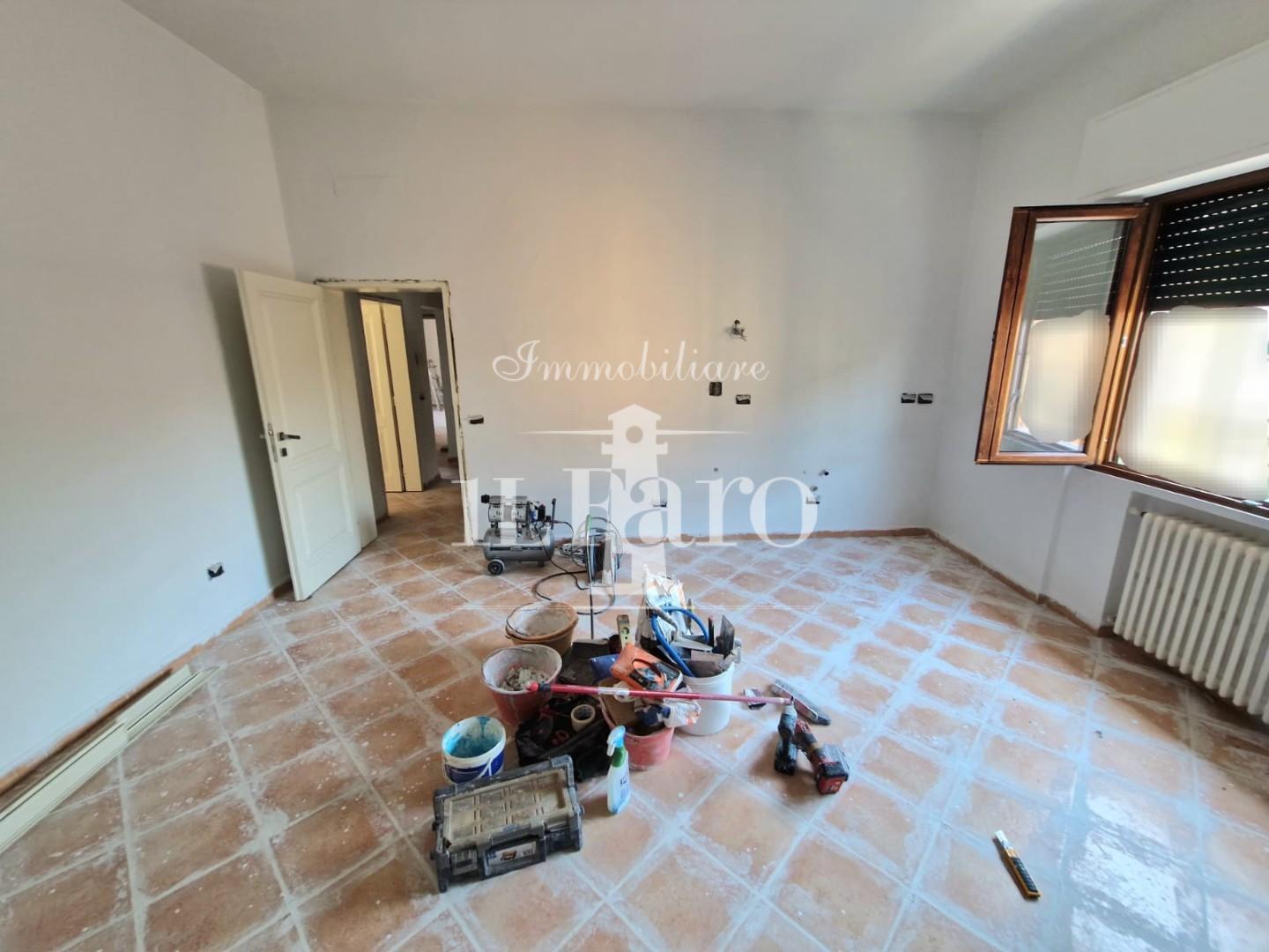 Trilocale ristrutturato a Campi Bisenzio