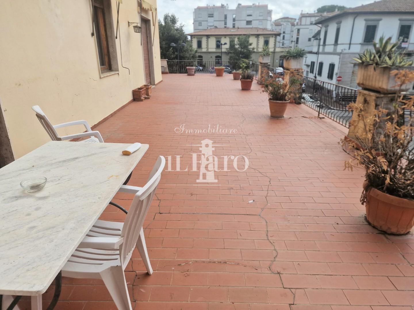 Appartamento con terrazzi a Signa