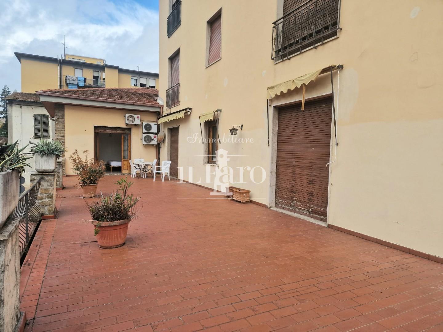 Appartamento con terrazzi a Signa