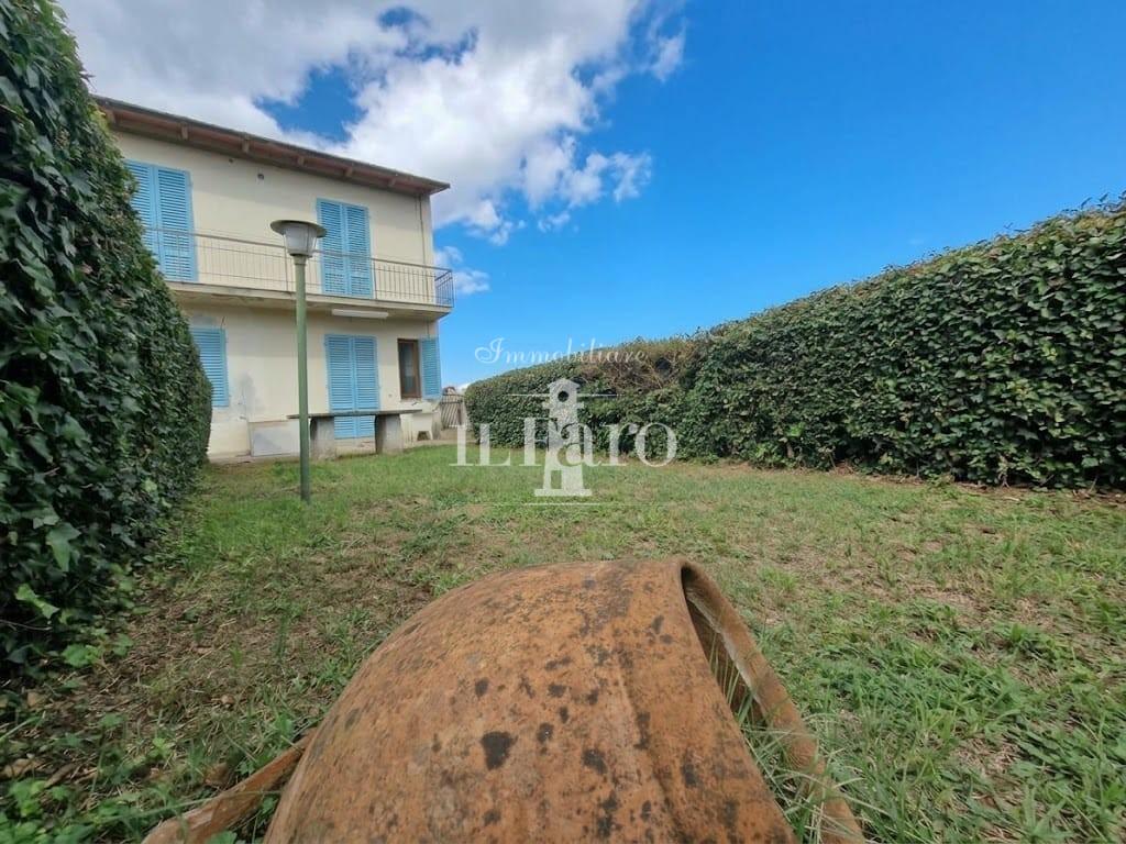 Casa indipendente con giardino, Campi Bisenzio la villa