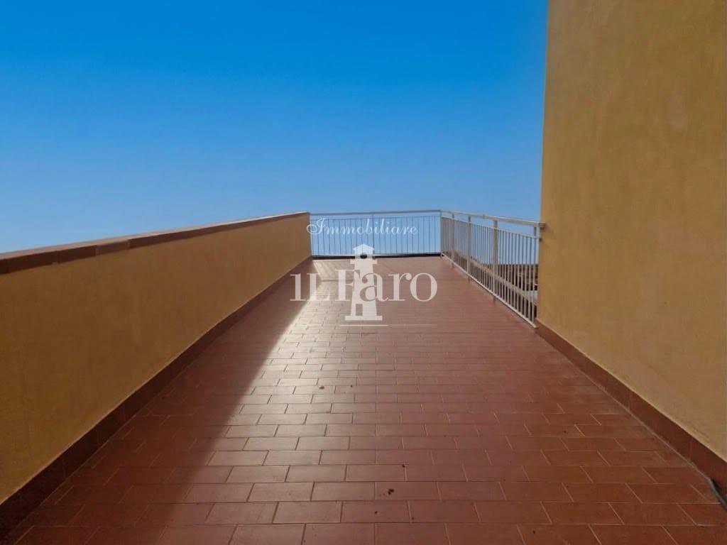 Appartamento con terrazzo a Signa