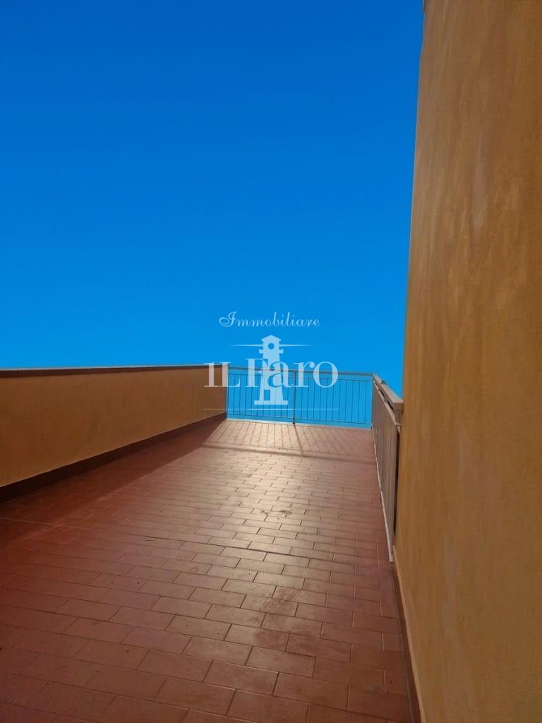 Appartamento con terrazzo a Signa