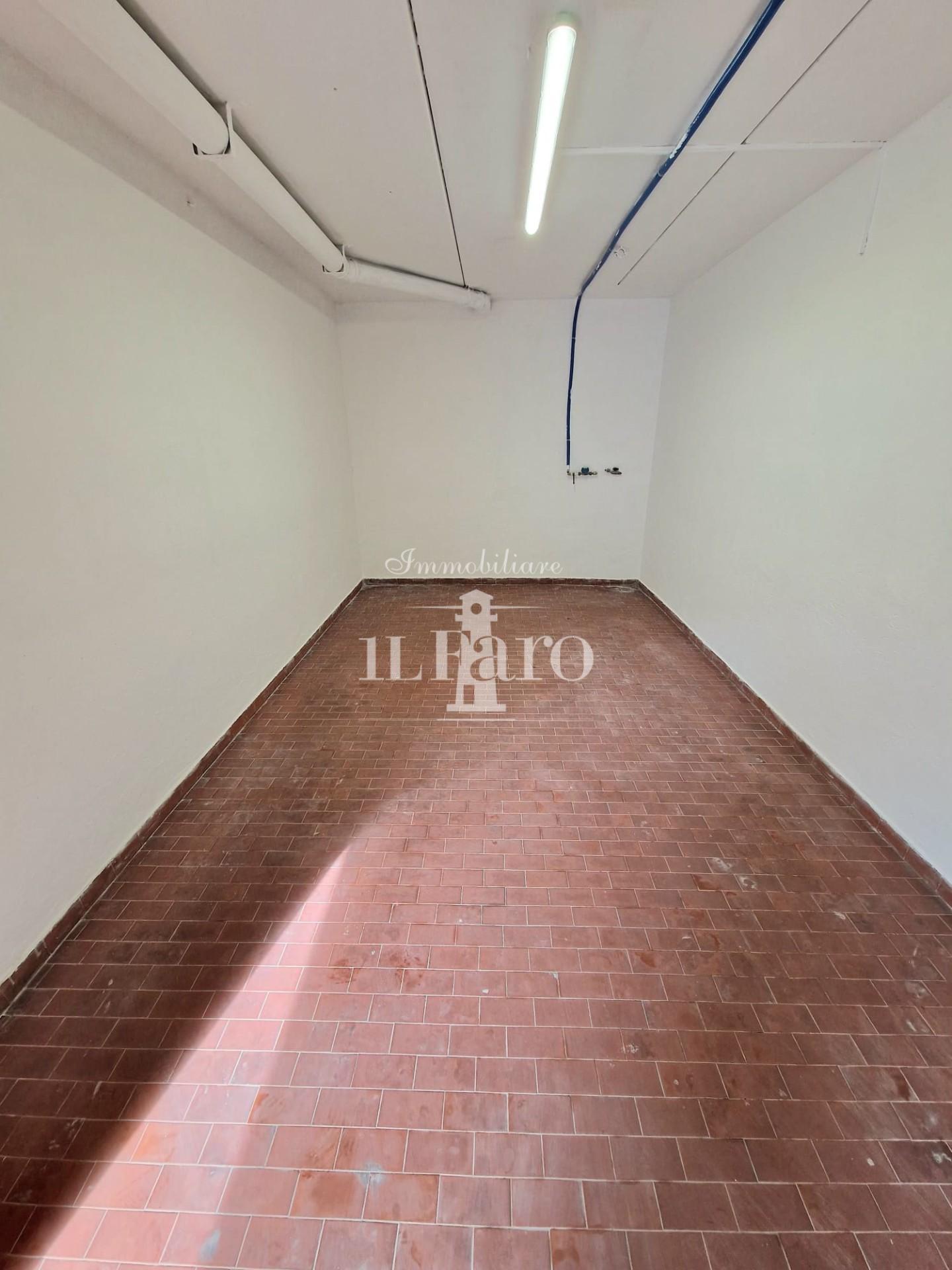 Box/Garage 16mq ristrutturato a Campi Bisenzio
