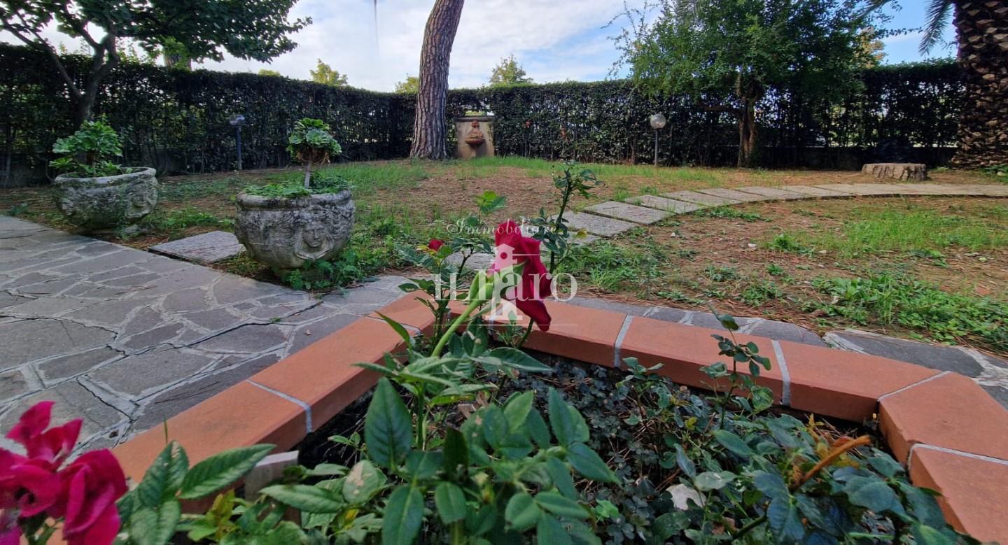 Quadrilocale con giardino a Campi Bisenzio