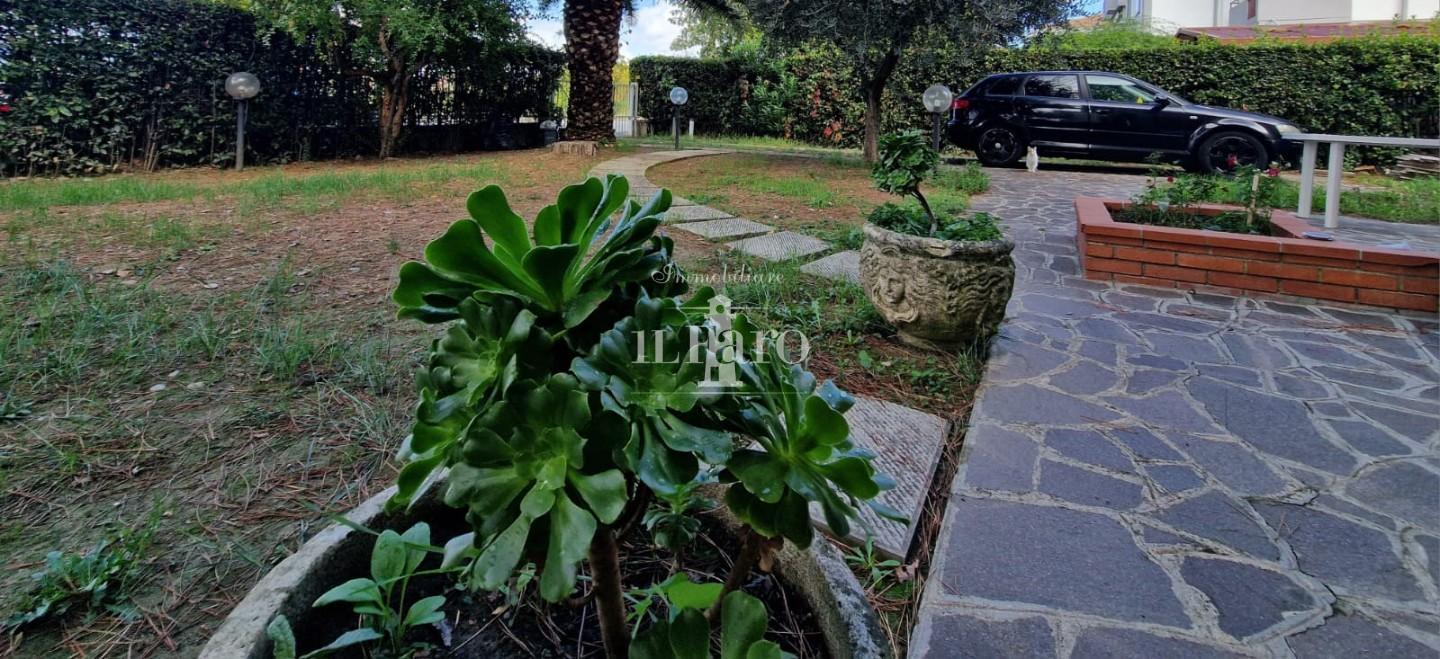 Quadrilocale con giardino a Campi Bisenzio