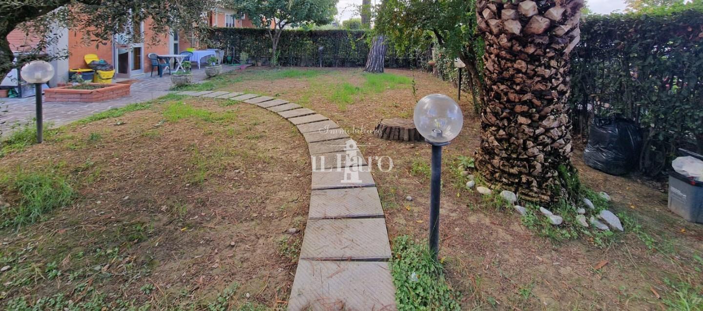 Quadrilocale con giardino a Campi Bisenzio