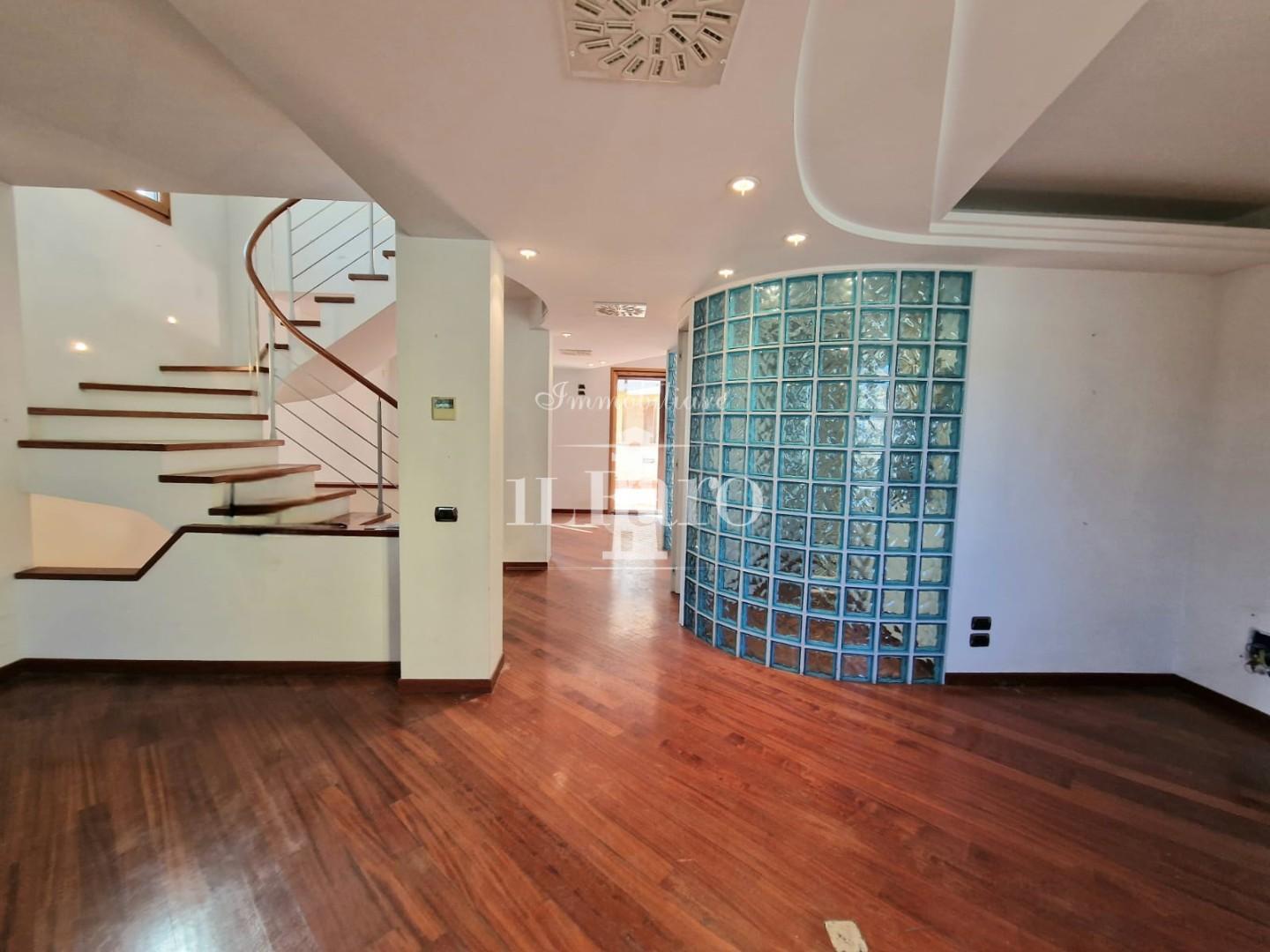 Villa Bifamiliare con terrazzo a Signa