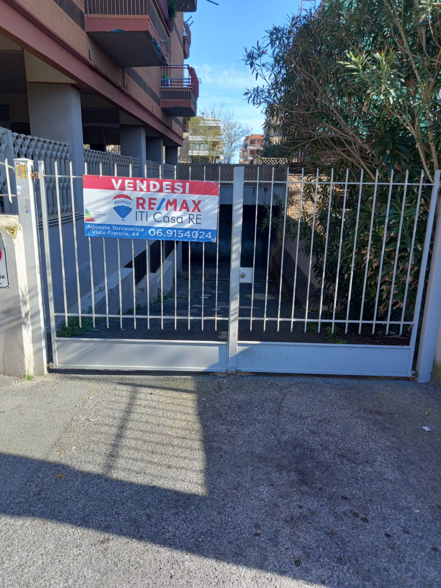 Magazzino in vendita a Pomezia, Torvaianica