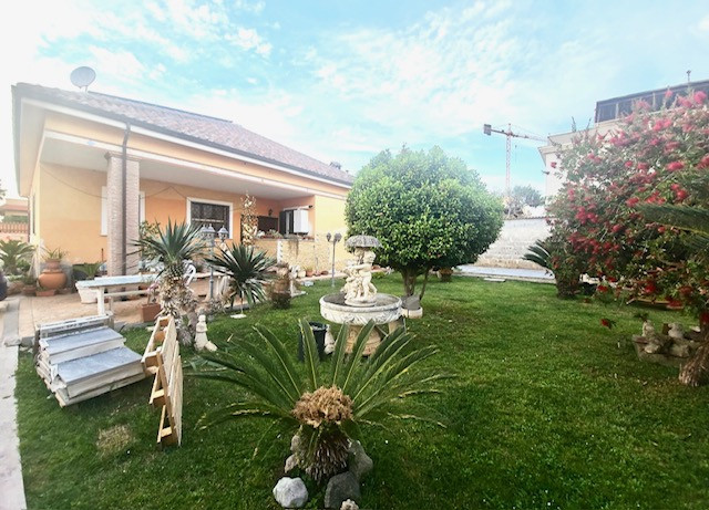 Casa Indipendente in vendita a Pomezia, Torvaianica Alta