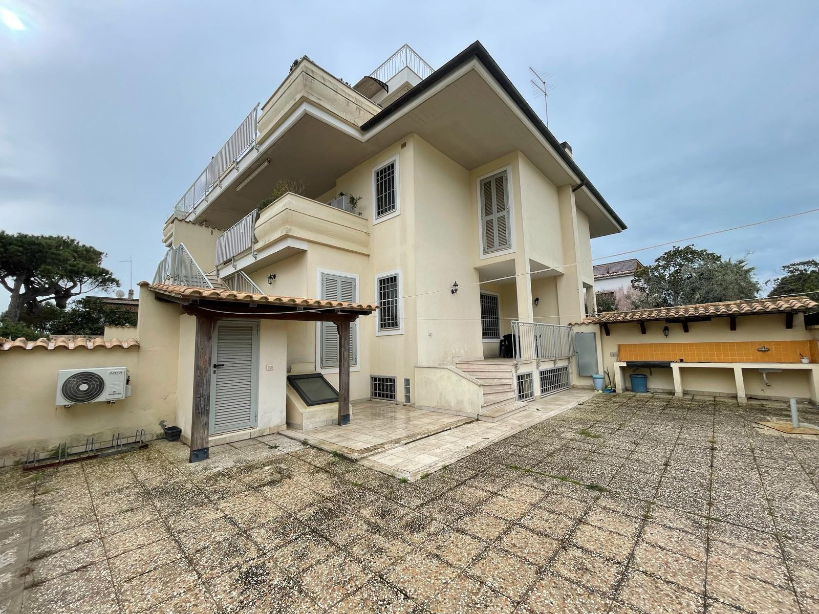 Villetta bifamiliare in vendita a Fiumicino, Fregene