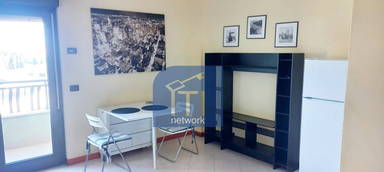 Appartamento in vendita a Pomezia, Centro