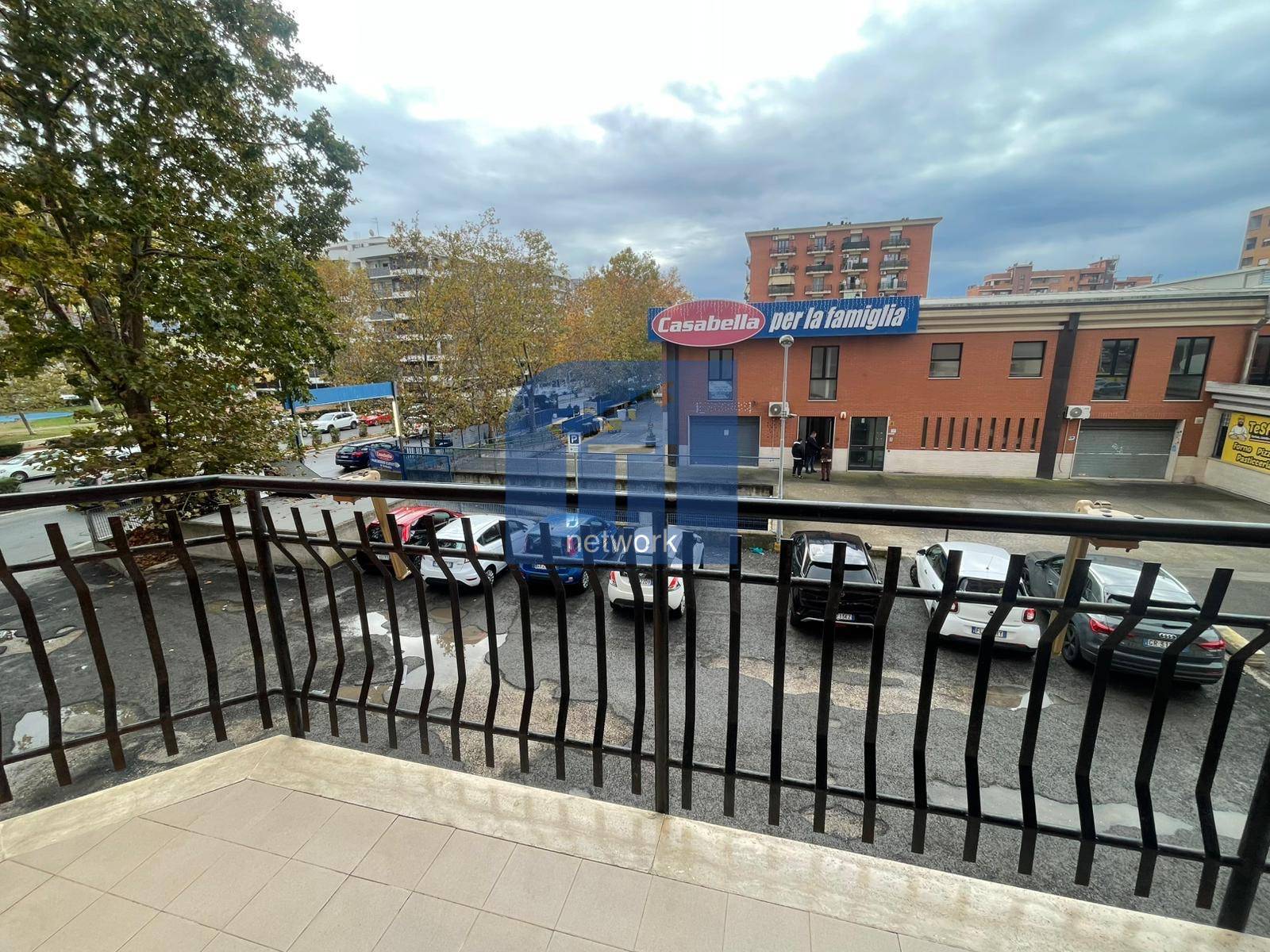 Appartamento in vendita a Pomezia, Centro