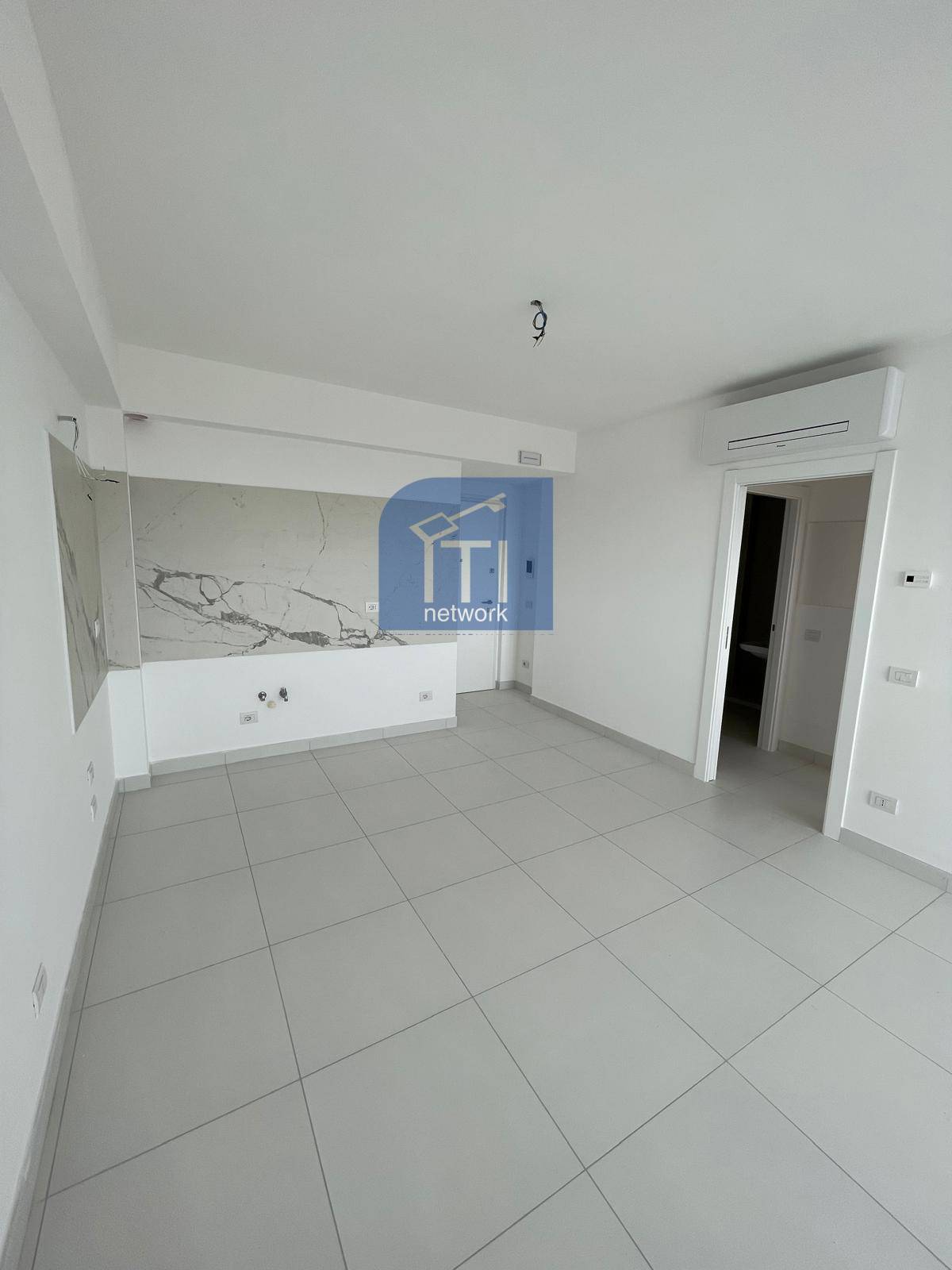 Appartamento in vendita a Pomezia, Centro