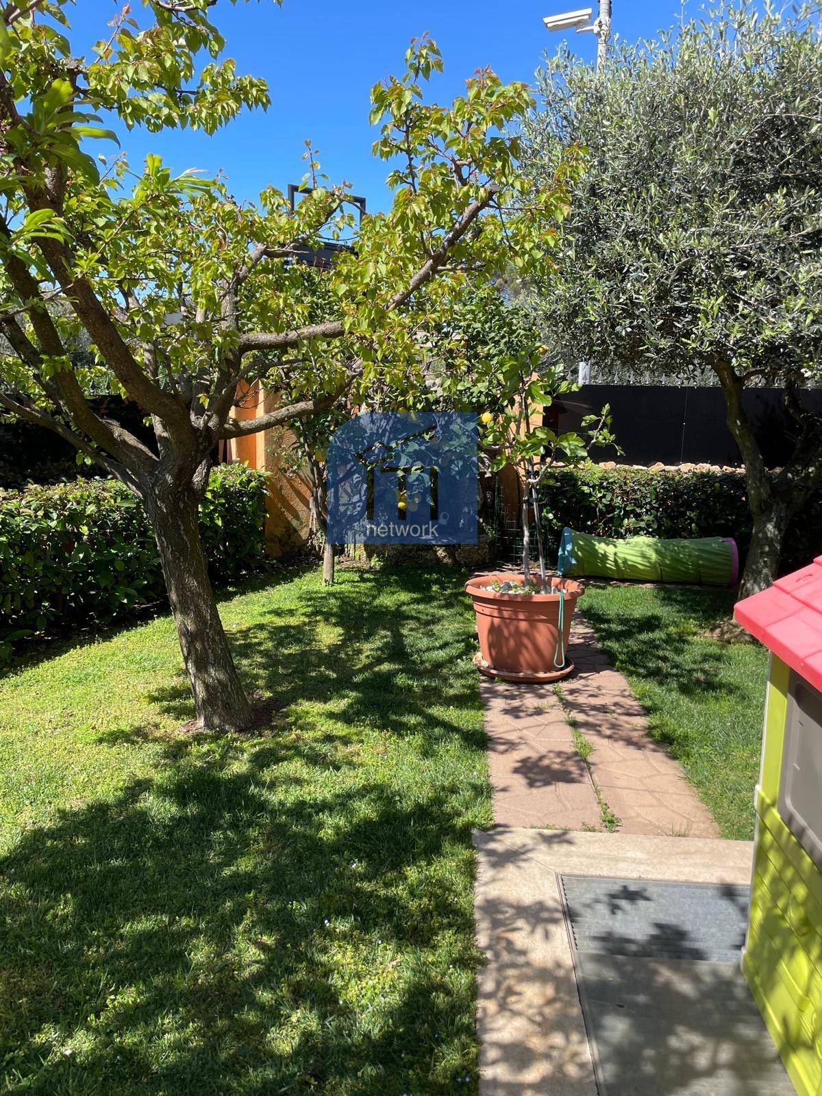 Villa a schiera in vendita a Pomezia, Centro