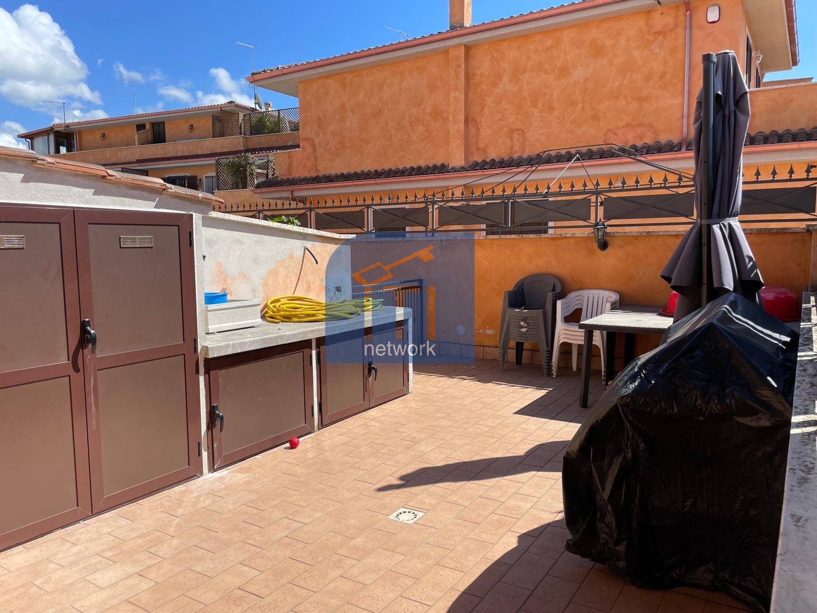 Villa a schiera in vendita a Pomezia, Centro