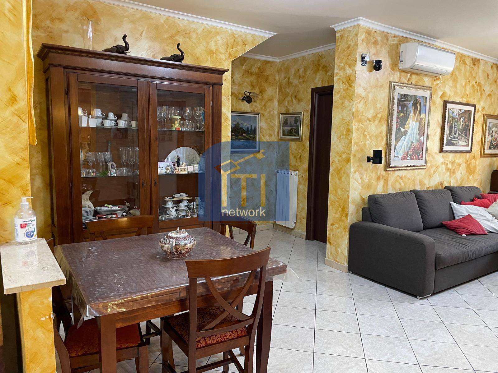 Villa a schiera in vendita a Pomezia, Centro